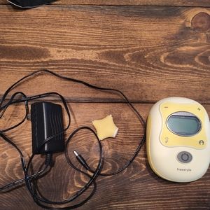 SOLD Medela Freestyle + accessories